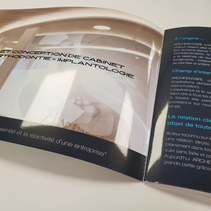 Brochure, pelliculage brillant